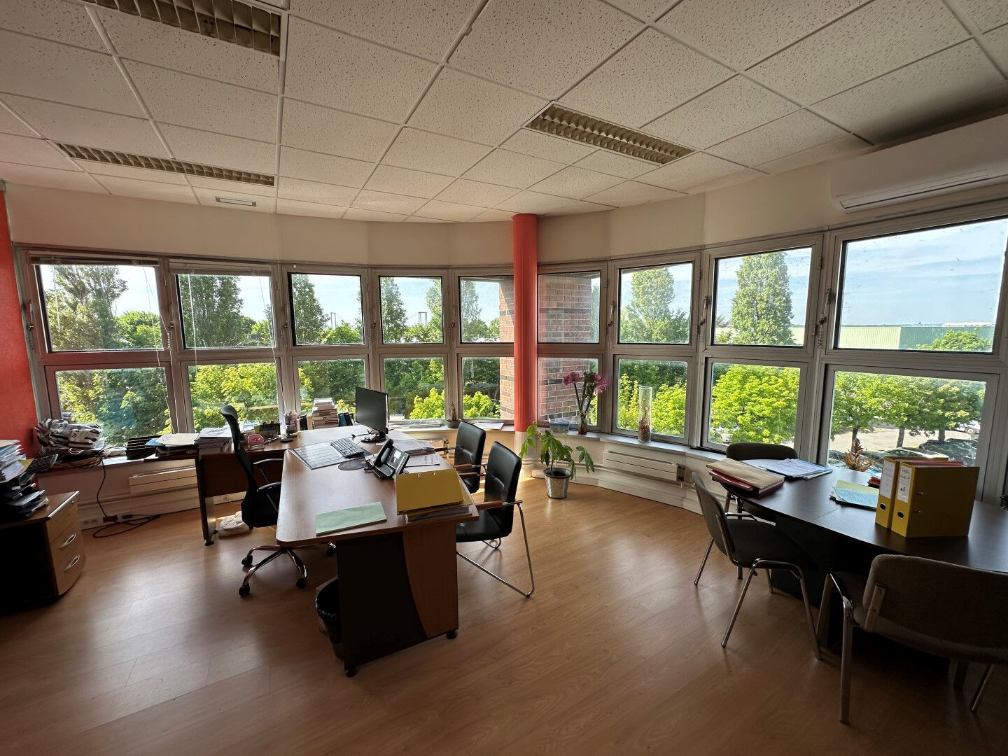 Bureau à vendre à Villiers sur marne, 179 m² – photo 1 sur 18